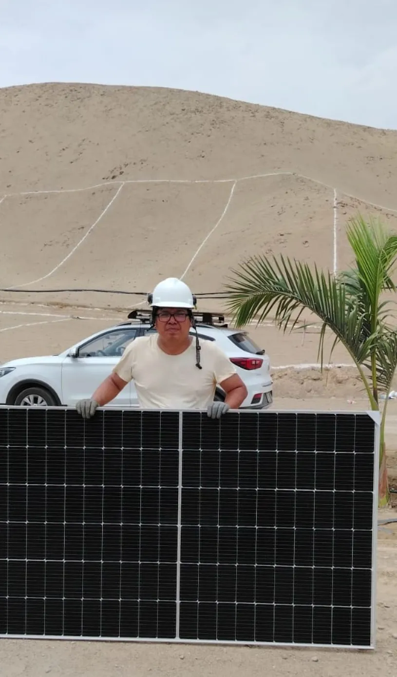 Instalación de paneles solares en zona remota